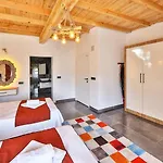 Villa Sandak 2 *