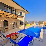 Villa Sandak 2 *