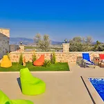 Sandak 2 Villa *